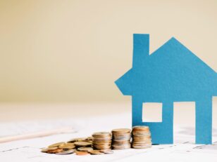 blue-house-coins-blueprint „Immo Tommy“ unterstreicht erneut: Vorsicht bei Finanz-Influencern blue house coins blueprint scaled Versicherungspapa