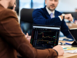 Häufig unterschätzt: Dividenden als Gesamtrenditetreiber business meeting office 1 scaled Versicherungspapa