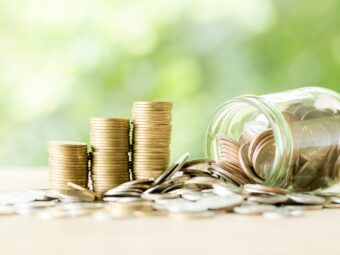 Weiterer offener Immobilienfonds setzt Anteilsrücknahme aus coin wooden table scaled Versicherungspapa