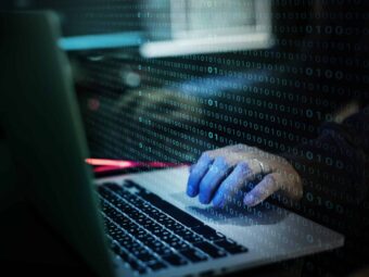 Diverse computer hacking shoot BGH stärkt Immobilienverkäufer in Notlagen diverse computer hacking shoot scaled Versicherungspapa