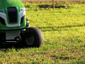 Green lawn mower tractor. Weiterer offener Immobilienfonds setzt Anteilsrücknahme aus green lawn mower tractor 2023 11 27 05 29 04 utc scaled Versicherungspapa