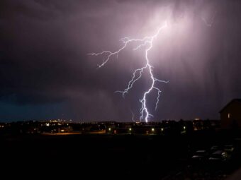 BGH stärkt Immobilienverkäufer in Notlagen lightning strike 2023 11 27 05 23 11 utc scaled Versicherungspapa