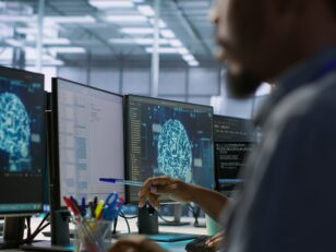 Machine learning expert in data center maintaining company network Neue Herausforderung für Versicherer: KI-gestützte Betrugsversuche machine learning expert data center maintaining company network scaled Versicherungspapa