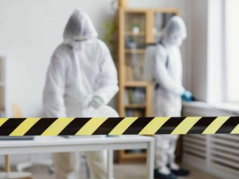 people-protective-equipment-disinfecting BGH stärkt Immobilienverkäufer in Notlagen people protective equipment disinfecting scaled Versicherungspapa