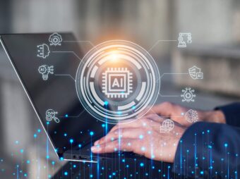 Weiterer offener Immobilienfonds setzt Anteilsrücknahme aus person using ai tool job scaled Versicherungspapa
