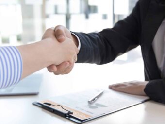BGH stärkt Immobilienverkäufer in Notlagen shake hands 2023 11 27 04 51 41 utc scaled Versicherungspapa