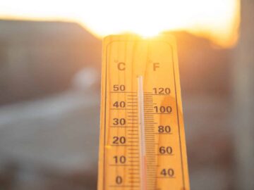 Thermometer on sky background. Sunset. Weather Startseite thermometer sky background sunset weather scaled scaled Versicherungspapa