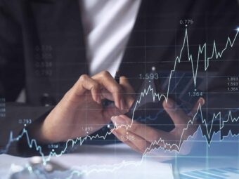 A woman financial trader in formal wear is checking the phone to sign the contract to invest money in stock market. Internet trading and wealth management concept. Forex hologram chart. PKV-Angebot in Bewegung woman financial trader formal wear is checking phone sign contract invest money stock market internet trading wealth management concept forex hologram chart scaled Versicherungspapa