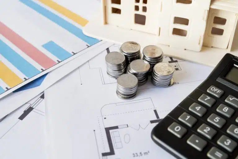 OIF-Anleger nach Rückgabestopp verunsichert graph stack coins calculator house model blueprint scaled Versicherungspapa